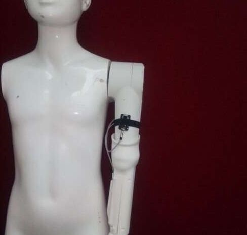 英工程師研發(fā)首個3D打印、傳感器操控假肢 專為兩歲以下幼兒設計 英工程師研發(fā)首個3D打印、傳感器操控假肢 專為兩歲以下幼兒設計
